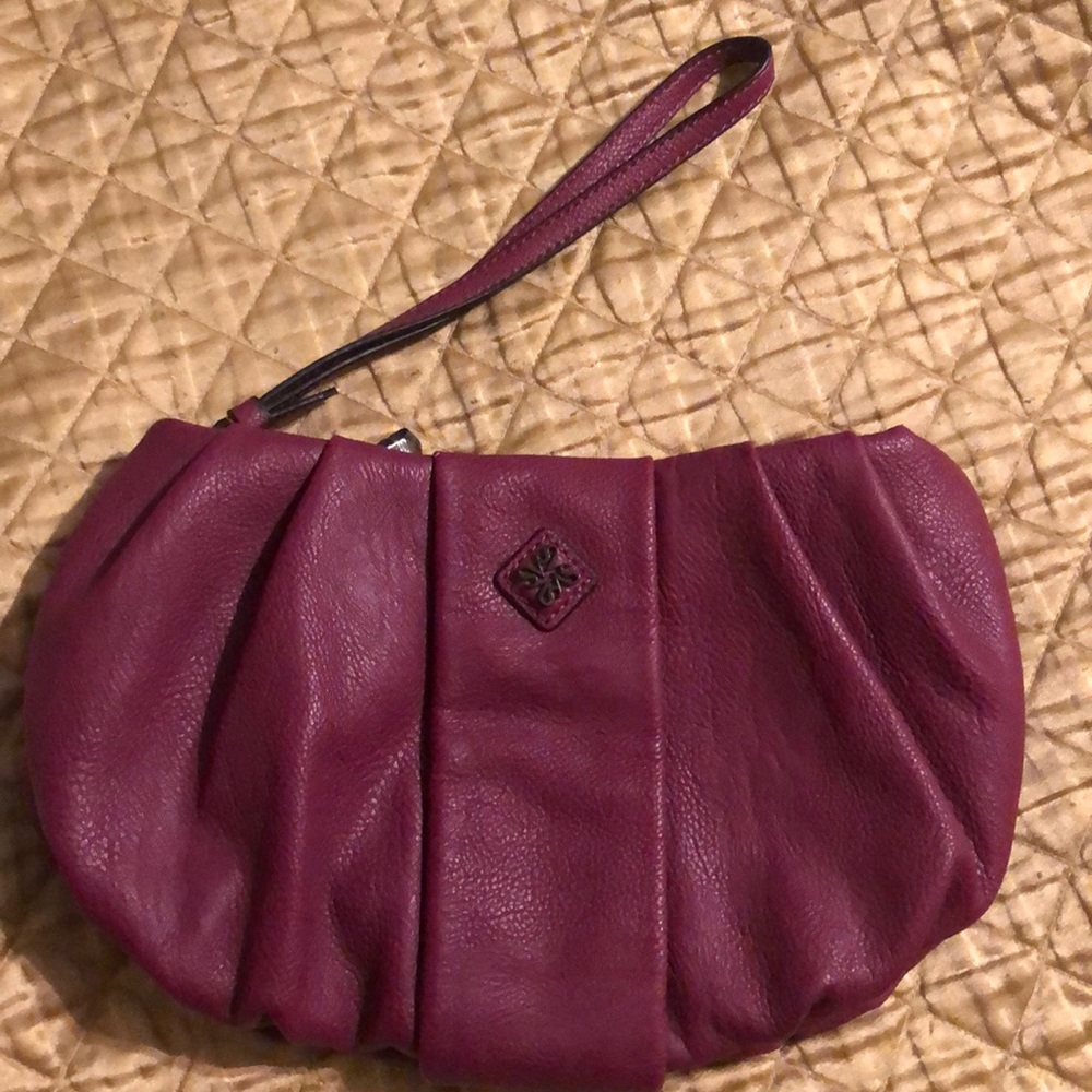 A Simply Vera Wang bag from Kohl’s